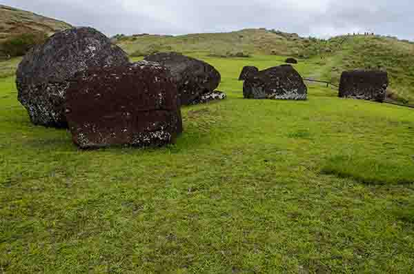 156 - Chile - isla de Rapa Nui o Pascua - sendero Puna Pau